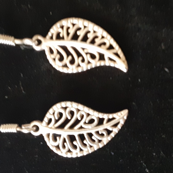 ❤Unavailable/Included in Bundle Sale🍃Tini Botanical Leaf Earings  Sterling - Picture 2 of 4
